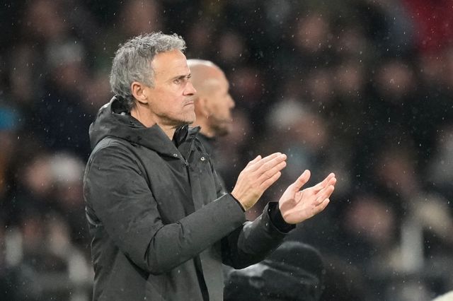 영국 대중지 미러는 8일(한국시간) “맨유는&nbsp;올여름 정식 감독 선임을 앞두고 루이스&nbsp;엔리케 감독을&nbsp;최우선 후보 중 한 명으로 검토하며, 구단 관계자들이 파리를 찾아 직접 접촉했다. 하지만 상황은 맨유가 원하는&nbsp;방향으로 흘러가지 않고 있다”고 보도했다. 파리｜AP뉴시스