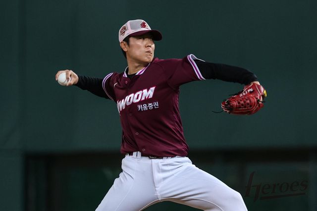 정든 롯데를 떠나 키움으로 이적한 박진형은 마운드에 힘을 보탤 것으로 기대가 크다. 대만 가오슝 스프링캠프 연습경기에서 투구하는 박진형. 사진제공ㅣ키움 히어로즈