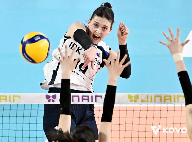 여오현 IBK기업은행 감독대행은 10일 인천삼산월드체육관서 열릴 흥국생명과 원정경기를 앞두고 이날도 황민경을 리시빙 아포짓으로 기용하고, 빅토리아(사진)를 아웃사이드 히터로 내보내기로 했다. 사진제공│KOVO