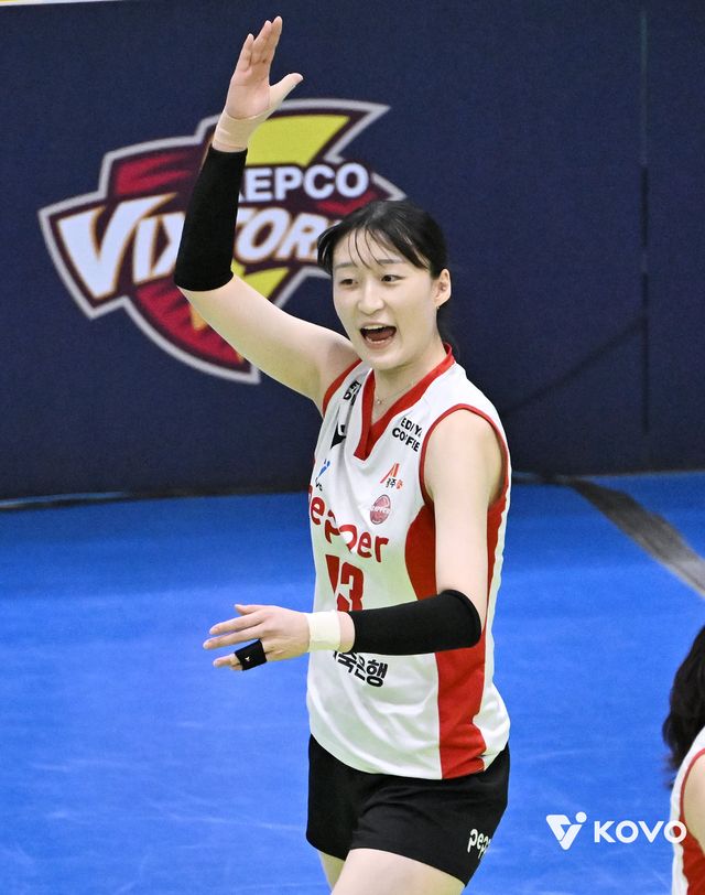 페퍼저축은행은 이번 시즌 세터 박사랑과 아웃사이드 히터 박은서(사진)의 성장으로 더 밝은 미래를 기대할 수 있는 동력을 얻었다. 사진제공│KOVO