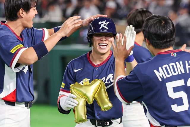 한국 야구대표팀 김혜성(가운데)은 왼손 부상을 털어내고 제6회 WBC 8강전 출격을 준비하고 있다. 도쿄｜뉴시스