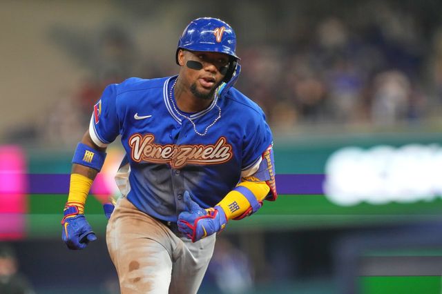 베네수엘라 WBC 대표팀 로날드 아쿠냐 주니어가 10일(한국시간) 론디포파크서 열린 니카라과전 3회초 솔로홈런을 쳐낸 뒤 그라운드를 돌고 있다. 마이애미ㅣAP뉴시스