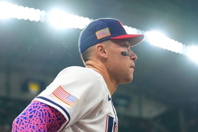 미국 WBC 대표팀 애런 저지가 11일(한국시간) 다이킨파크서 열린 이탈리아전에서 그라운드를 응시하고 있다. 휴스턴ㅣAP뉴시스