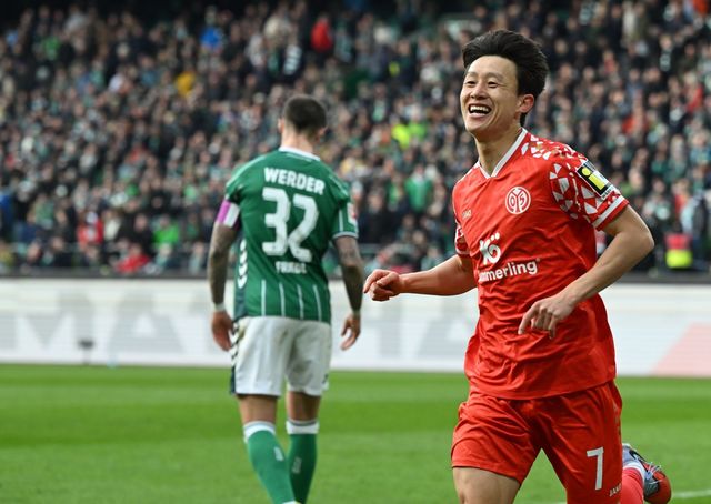 이재성이 16일(한국시간) 독일 브레멘의 베저슈타디온서 열린 베르더 브레멘과 원정경기서 후반 7분 2경기 연속골을 넣고 기뻐하고 있다. AP뉴시스