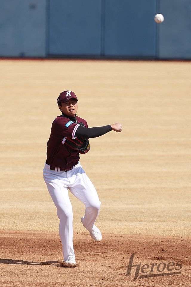 키움 어준서는 지난해 주전 유격수를 맡은 경험을 토대로 한 단계 더 성장하려 한다. 사진제공｜키움 히어로즈