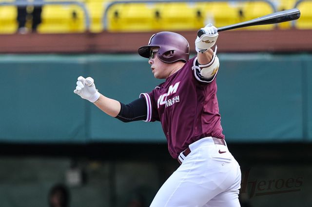 키움 안치홍은 시범경기 쾌조의 타격감을 이어가 주전 경쟁서 앞서가려고 한다. 사진제공｜키움 히어로즈