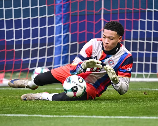 바이에른 뮌헨은 최근 골키퍼 4명이 부상으로 줄줄이 이탈한 탓에 19일 독일 뮌헨 알리안츠 아레나서 열릴 아탈란타와 UCL 홈경기서 16세 골키퍼 레너드 프레스콧(사진)에게 골문을 맡길 가능성이 높다. 사진출처│분데스리가 공식 홈페이지