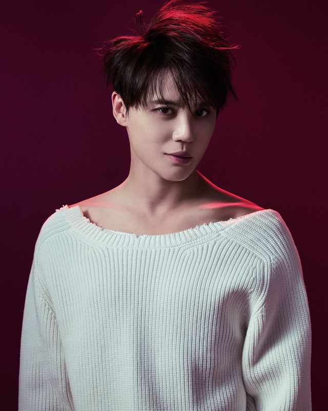 뮤지컬 ‘데스노트’ 네 번째 시즌에서 엘(L) 역을 맡은 김준수. 절제된 카리스마로 무대에 오른다. 사진제공｜오디컴퍼니