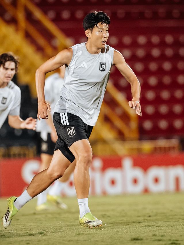 LAFC 손흥민이 18일(한국시간) LD알라후엘렌세와 2026 북중미 챔피언스컵 16강 원정 2차전을 하루 앞두고 공식훈련을 하며 몸을 풀고 있다. 사진출처｜LAFC 페이스북