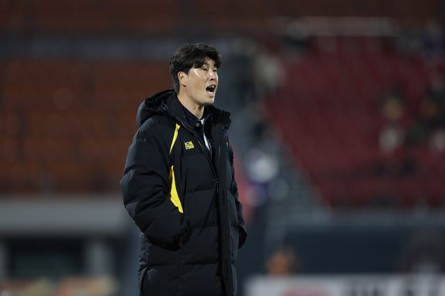 이정규 광주 감독은 17일 김천종합운동장서 열린 김천과 원정경기서 1-1로 비긴 뒤 개막 4경기 무패를 이어간 선수들을 향해 칭찬을 아끼지 않았다.사진제공│한국프로축구연맹