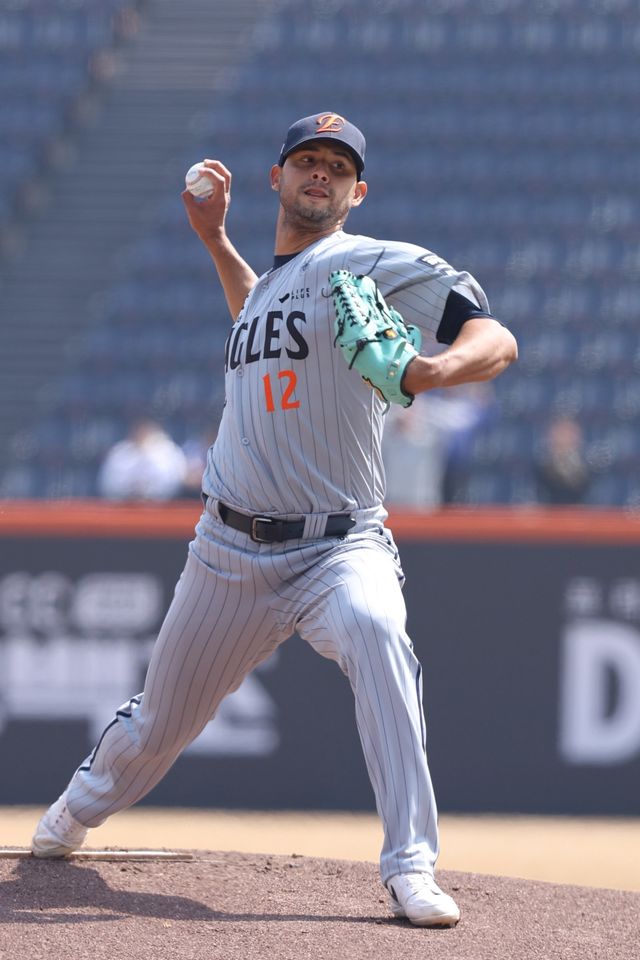 한화에 새롭게 합류한&nbsp;오웬&nbsp;화이트, 윌켈&nbsp;에르난데스(사진), 왕옌청이 지난 시즌 활약한 코디 폰세, 라이언 와이스를 잊게 할 활약을 선보일 지 주목된다. 사진제공｜한화 이글스