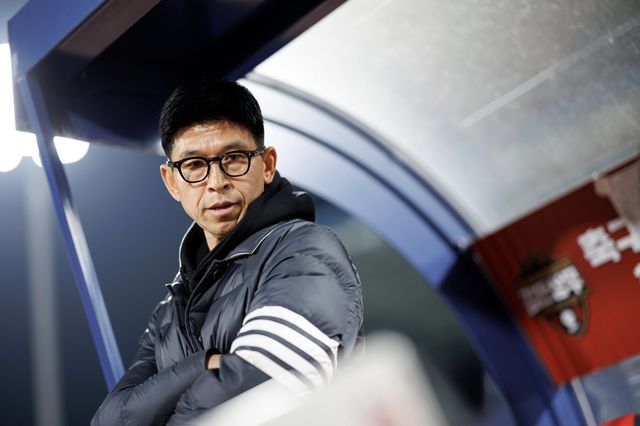 주승진 김천 감독은 17일 김천종합운동장서 열린 광주와 홈경기서 수적열세를 딛고 1-1 무승부를 만들어 낸 선수들을 향해 칭찬을 아끼지 않았다.사진제공│한국프로축구연맹