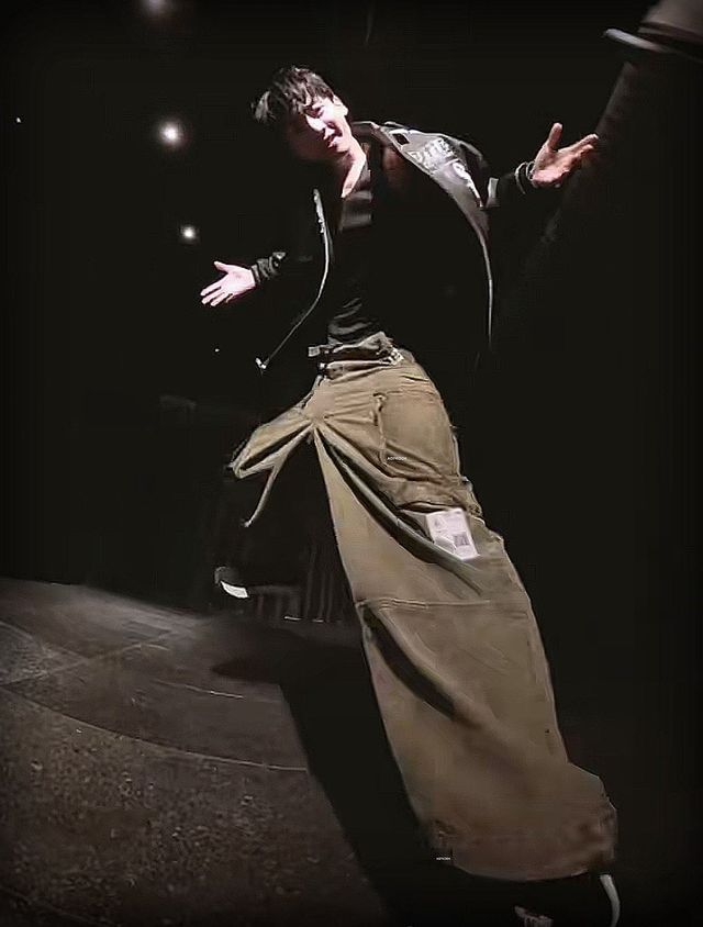 방탄소년단 정국이 틱톡 계정에 올린 ‘싹’ 댄스 영상