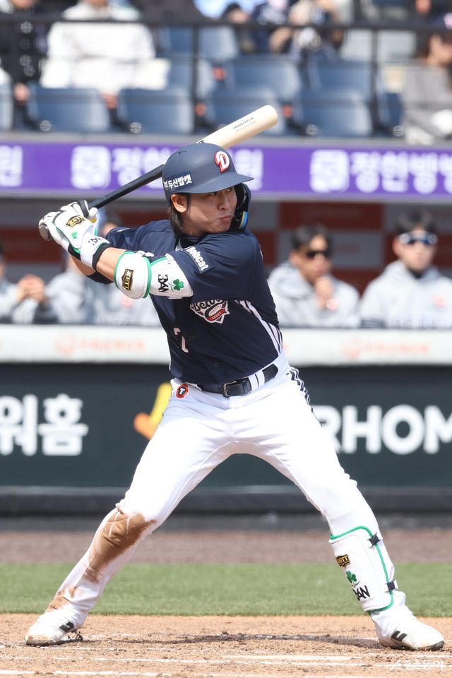 두산 박찬호가 16일 대전한화생명볼파크서 열린 한화와 시범경기에서 타격을 하고 있다. 사진제공｜두산 베어스
