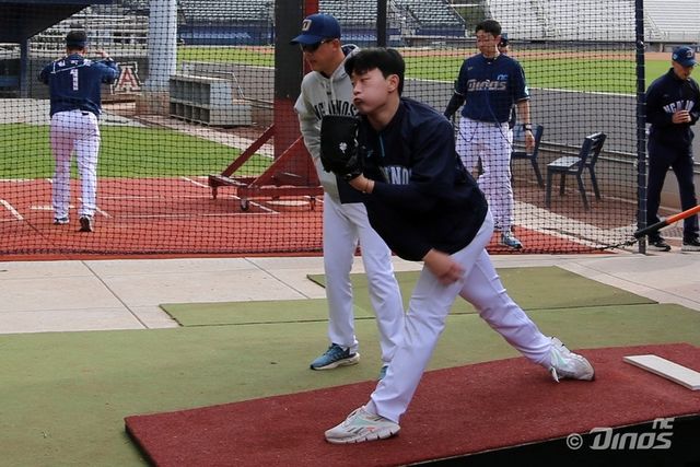 NC 이준혁은 스위퍼와 투심 패스트볼을 구사하는 투구 패턴을 장착하며 시범경기 기간 이목을 끌고 있다. 사진제공｜NC 다이노스