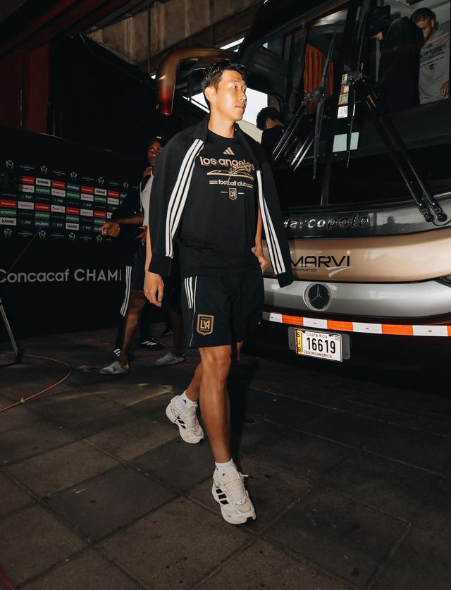 LAFC 손흥민이 18일(한국시간) LD알라후엘렌세와 2026 CONCACAF 챔피언스컵 16강 2차전 원정경기를 위해 코스타리카 알라후엘라의 에스타디오 알레한드로 모레라 소토에 들어서고 있다. 사진출처｜LAFC 페이스북