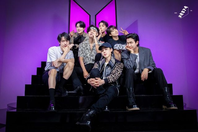 방탄소년단 광화문 광장 컴백 공연의 경제적 파급 효과가 2656억 원에 달할 것이란 전망이 나왔다. 이같은 예측을 내놓은 블룸버그는 ‘스위프트노믹스’로 대변되는 테일러 스위프트의 영향력을 훌쩍 뛰어넘는 것이라고 평가했다. 사진제공｜빅히트뮤직