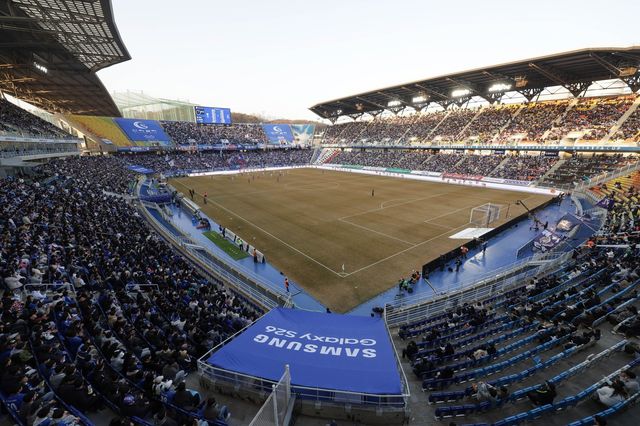 수원 삼성과 서울 이랜드의 K리그2 개막전이 열린 지난달 28일 수원월드컵경기장엔 2만4071명이 입장해 K리그2 역대 단일경기 최다 관중을 기록했다. 사진제공｜한국프로축구연맹