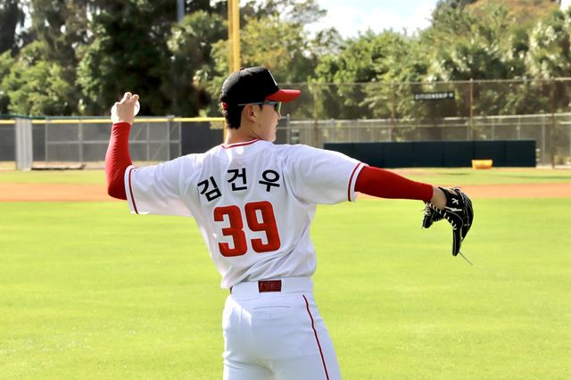 SSG 김건우는 2026시즌 팀의 2선발을 맡을 전망이다. 그는 스프링캠프서 인상적인 투구로 코치진에 눈도장을 찍고 있다. 사진제공｜SSG 랜더스