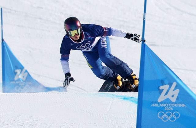 이상호가 22일(한국시간) 독일 빈터베르크에서 열린 스노보드 월드컵 남자 평행 회전서 금메달을 따내며 이번 시즌을 마무리했다. 뉴시스
