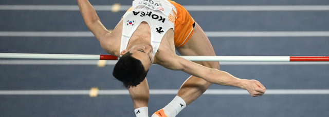 우상혁이 21일(한국시간) 폴란드 토룬의 쿠야스코 포모르스키에 아레나서 벌어진 2026세계실내육상선수권 남자 높이뛰기 결선서 2m26의 기록으로 동메달을 목에 걸었다. 사진출처│세계육상연맹 홈페이지