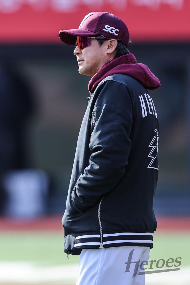 키움 설종진 감독이 22일 인천 SSG와 시범경기에서 라울 알칸타라, 네이선 와일스, 하영민의 선발로테이션 합류 소식을 전했다. 사진제공｜키움 히어로즈