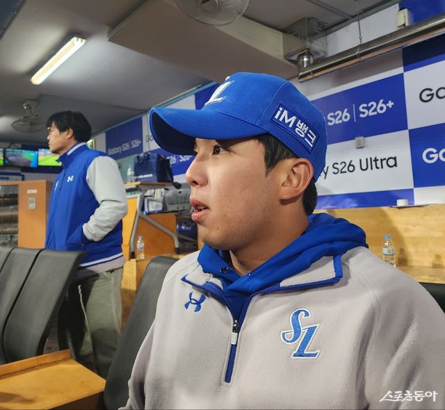 삼성 김영웅이 23일 대구삼성라이온즈파크서 열린 ‘2026 신한 SOL KBO리그’ 시범경기 KIA와 홈경기가 끝난 뒤 멀티 홈런을 터트린 소감을 밝히고 있다. 대구=박정현 기자