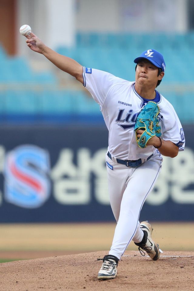 삼성 양창섭이 23일 대구삼성라이온즈파크서 열린 ‘2026 신한 SOL KBO리그’ 시범경기 KIA와 홈경기서 선발등판해 힘차게 투구하고 있다. 사진제공｜삼성 라이온즈