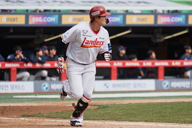 SSG 고명준은 24일 막을 내린 시범경기서 총 6홈런으로 이 부문 1위에 올라 새 시즌 활약을 기대케 했다. 사진제공｜SSG 랜더스