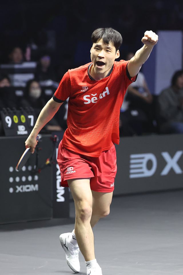 세아탁구단 장우진(사진)이 22일 인천국제공항공사 스카이돔서 열린 2026 두나무 프로탁구리그 시리즈1 남자단식 결승서 박규현을 꺾고 대회 3연패에 성공했다. 사진제공│한국프로탁구연맹