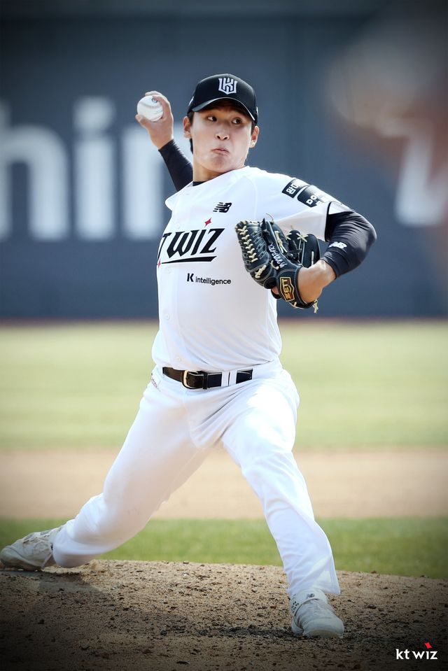 KT 박지훈이 23일 수원KT위즈파크서 열린 두산과 시범경기서 역투하고 있다. 사진제공｜KT 위즈