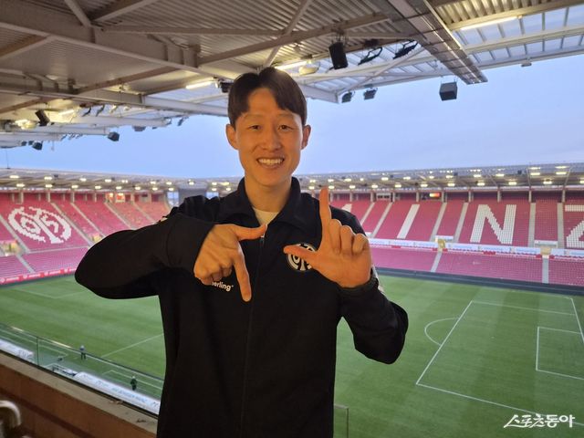 마인츠 이재성은 최근 스포츠동아와 독일 현지에서 만나 분데스리거로서의 삶을 이야기하며 2026북중미월드컵에서의 선전을 다짐했다. 홈구장 메바 아레나에서 포즈를 취한 모습. 마인츠｜남장현 기자