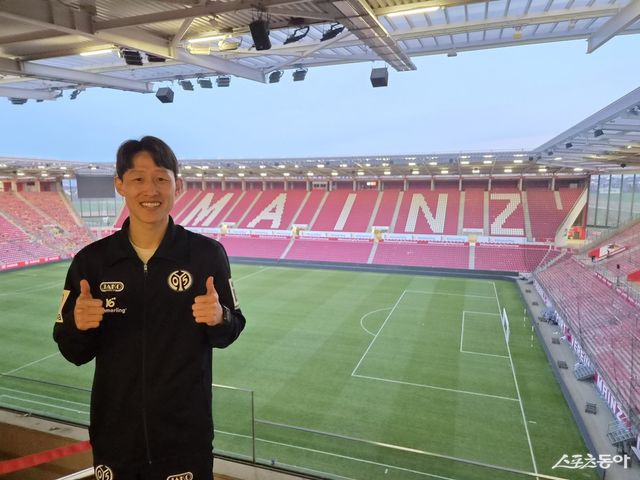 마인츠 이재성은 최근 스포츠동아와 독일 현지에서 만나 분데스리거로서의 삶을 이야기하며&nbsp;2026북중미월드컵에서의 선전을 다짐했다. 홈구장 메바 아레나에서 포즈를 취한 모습. 마인츠｜남장현 기자