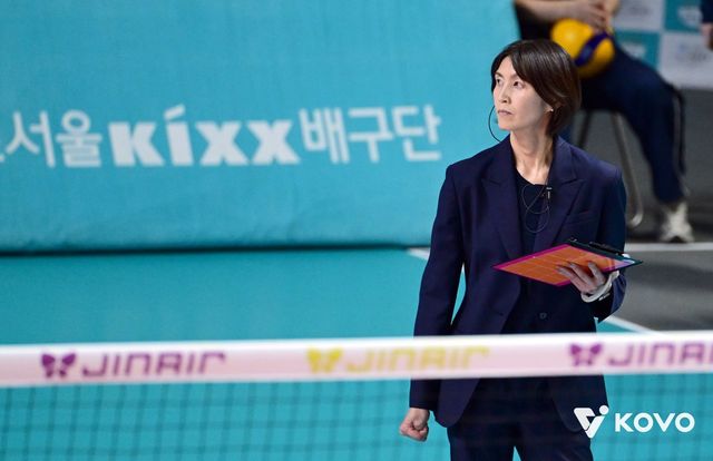 요시하라 흥국생명 감독은 24일 장충체육관서 열린 GS칼텍스와 준PO서 패해 시즌을 마감한 뒤 이번 시즌 가능성과 한계를 모두 봤다고 돌아봤다. 사진제공│한국프로축구연맹