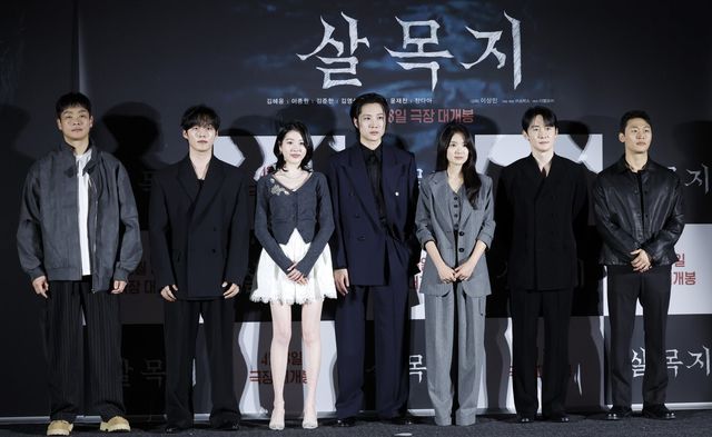 [서울=뉴시스] 김혜진 기자 = 배우 김영성(왼쪽부터), 윤재찬, 장다아, 이종원, 김혜윤, 김준한, 오동민이 4일 서울 용산구 CGV용산아이파크몰점에서 열린 영화 ‘살목지’ 제작보고회에서 포즈를 취하고 있다. 2026.03.04. jini@newsis.com