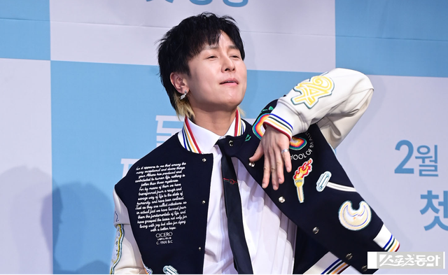 가수 겸 배우 김동완.