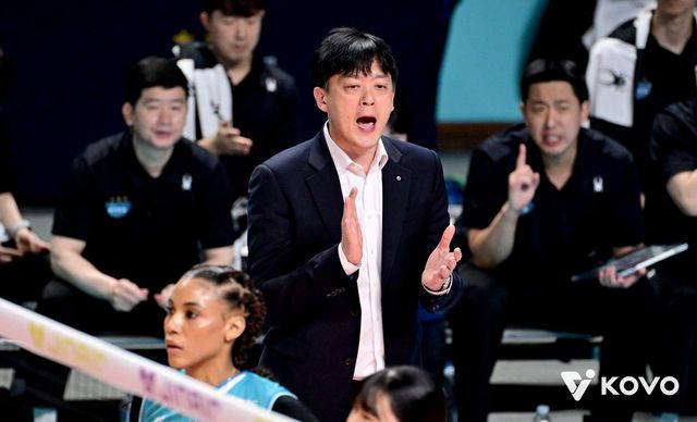 이영택 GS칼텍스 감독은 24일 장충체육관서 열린 흥국생명과 준PO 홈경기서 3-1 역전승을 거둬 PO행 티켓을 따낸 뒤 주포 실바를 향한 감탄을 아끼지 않았다. 사진제공│KOVO