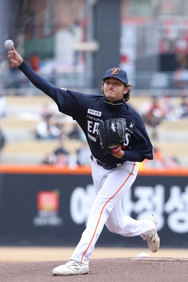 처음 한국 무대를 밟은 한화 오웬 화이트는 강력한 직구 구위와 스위퍼의 조합으로 기대를 모은다. 사진제공｜한화 이글스