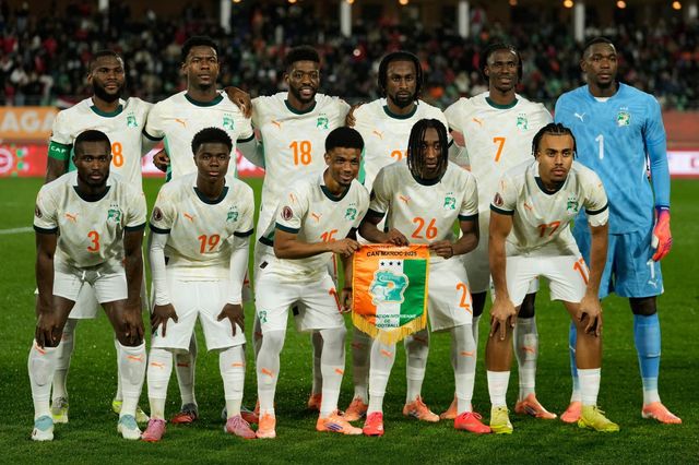 코트디부아르 축구대표팀 선수들이 1월 아프리카네이션스컵 8강전 이집트전에 앞서 단체 사진을 찍고 결의를 다지고 있다. 아가디르｜AP뉴시스