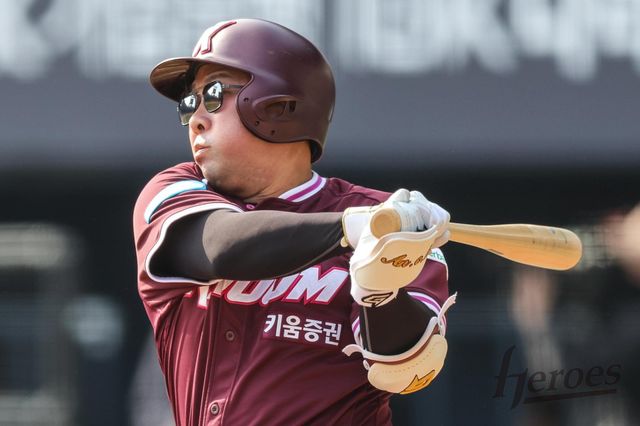 KT 김현수,&nbsp;두산 이용찬, 키움 안치홍(사진)은 28일 열릴 개막전부터 직전 소속팀과 적으로 만난다. 사진제공ㅣ키움 히어로즈