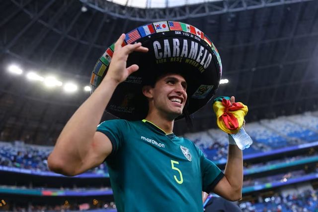 볼리비아 선수가 27일(한국시간) 몬테레이 스타디움에서 열린 FIFA 대륙간 PO 1차전에서 수리남을 꺾고 이라크가 기다리는 결승전에 오른 뒤 기뻐하고 있다. 사진출처｜FIFA 홈페이지