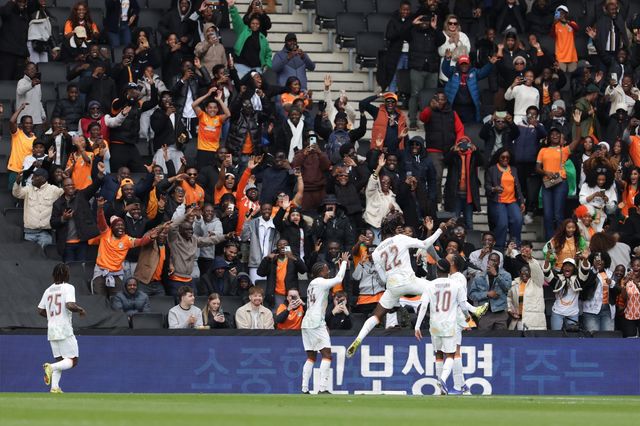 코트디부아르 선수들이 29일(한국시간) 스타디움 MK서 끝난 한국전 도중 세 번째 골을 넣은 뒤 기뻐하고 있다. 사진제공｜대한축구협회