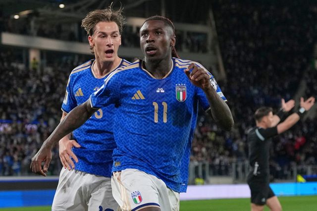 이탈리아 대표팀 모이세 킨(11번)이 27일(한국시간) 북아일랜드와 북중미월드컵 유럽 PO 패스 A 준결승서 득점 한 뒤 기뻐하고 있다. 베르가모｜AP뉴시스