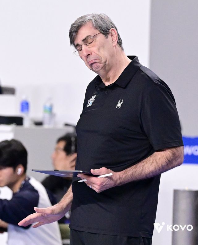 필립 블랑 현대캐피탈 감독은 29일 장충체육관서 열릴 우리카드와 PO 2차전 원정경기를 앞두고 상대 아웃사이드히터 알리의 서브를 막아내야 승산이 있다고 봤다. 사진제공│KOVO