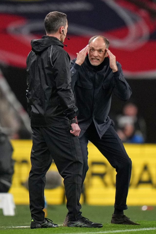 잉글랜드 대표팀 토마스 투헬 감독이 28일(한국시간) 런던 웸블리 스타디움에서 열린 우루과이 평가전 도중 판정에 불만을 드러내고 있다. 런던｜AP뉴시스