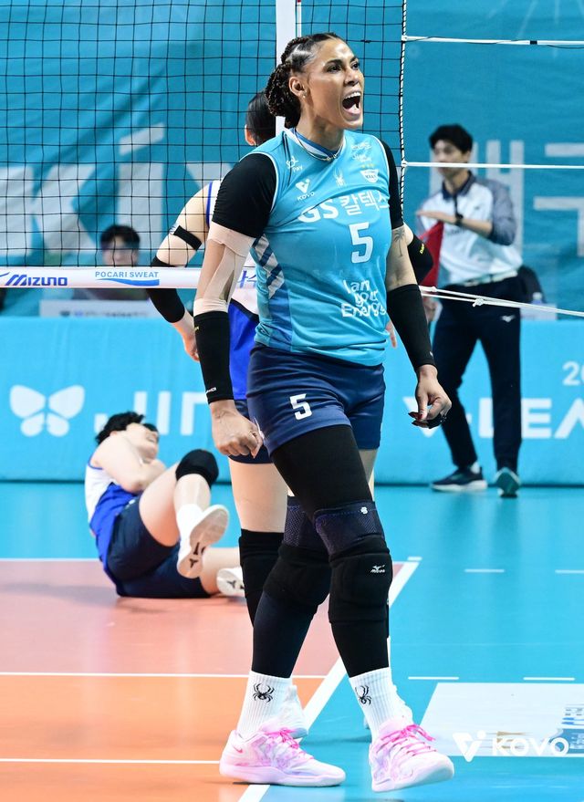 GS칼텍스의 ‘철녀’ 실바가 28일 장충체육관서 열린 현대건설과 V리그 여자부 PO 2차전에서 득점한 뒤 포효하고 있다. 사진제공｜KOVO