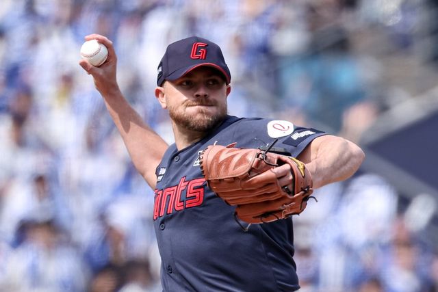 롯데 제레미 비슬리가 29일 대구 삼성전서 역투하고 있다. 사진제공｜롯데 자이언츠