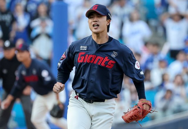 프로에 갓 입단한&nbsp;한화 오재원, 롯데 박정민(사진), KT 이강민은 28, 29일 개막 2연전서 눈부신 활약으로 팀의 2연승에 힘을 보탰다. 사진제공｜롯데 자이언츠