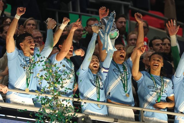 맨시티 실바(가운데)가 소속팀과 약 10년에 걸친 인연을 뒤로하고 이별을 예고했다. AP뉴시스