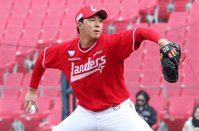 SSG 김민준(등번호 40번)은 오른쪽 어깨 근육 미세손상으로 3주간 재활에 나선다. 사진제공｜SSG 랜더스